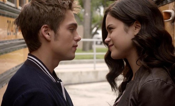 Dating victoria moroles What is